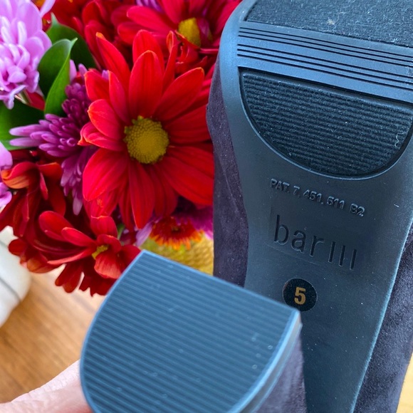 Suede black heels 💞 - Picture 4 of 4